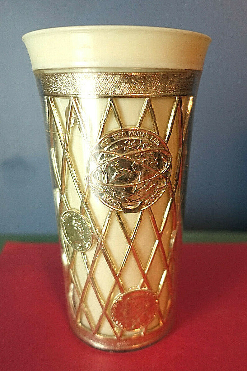 Vintage 1964 New York World's Fair Tall Plastic Souvenir Coin Cup W/holder