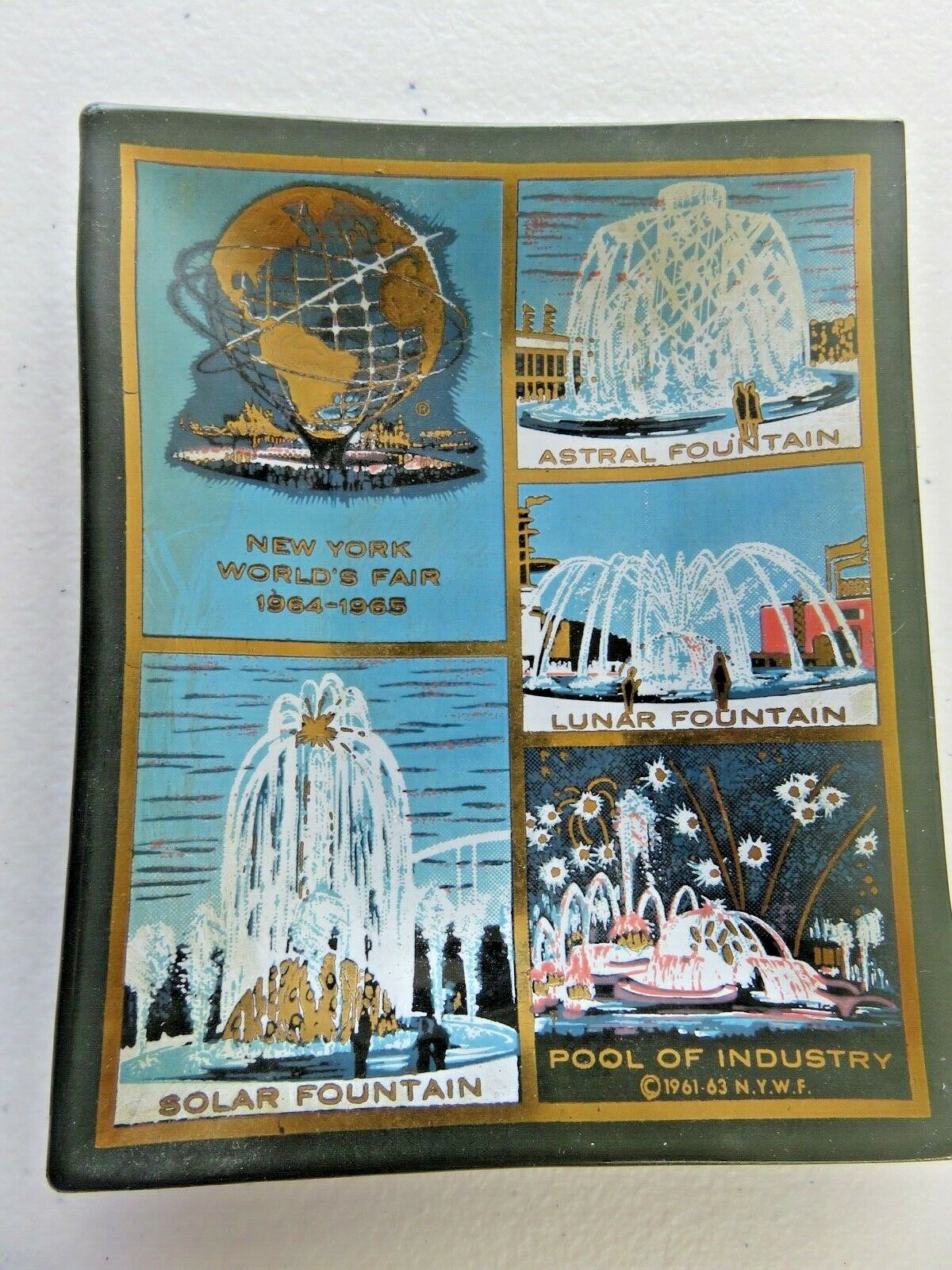 1964-5 New York Worlds Fair U.s. Steel Unisphere Fountains Smoked Glass Ashtray